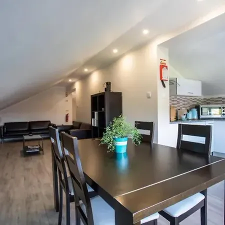 Charming House With Shared Pool In Atalaia, 110 M²