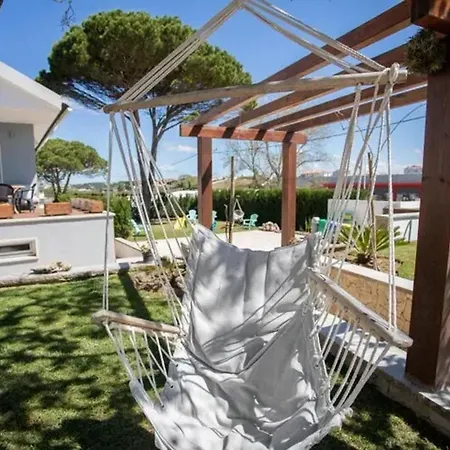 Charming House With Shared Pool In Atalaia, 110 M² Holiday home