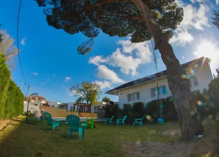 Charming House With Shared Pool In Atalaia, 110 M² Holiday home