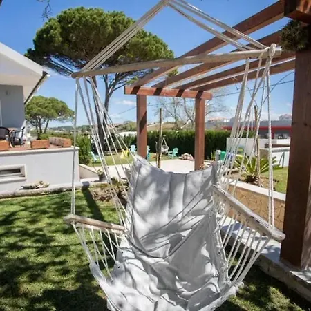 Charming House With Shared Pool In Atalaia 110 M² Holiday home