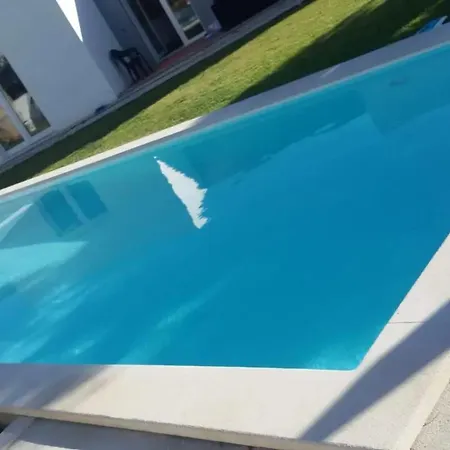 Charming House With Shared Pool In Atalaia 110 M²