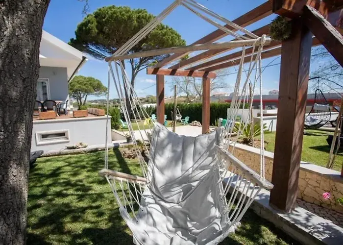 Charming House With Shared Pool In Atalaia, 110 M² Nyaraló