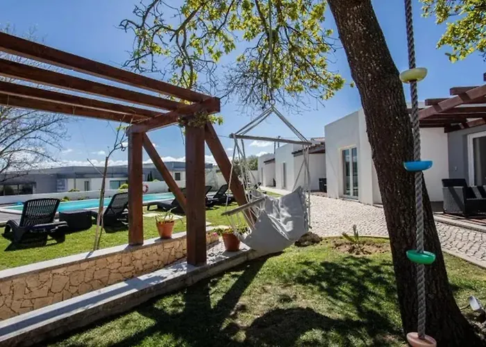 Charming House With Shared Pool In Atalaia, 110 M² Nyaraló *