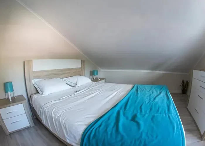 Charming House With Shared Pool In Atalaia, 110 M² *